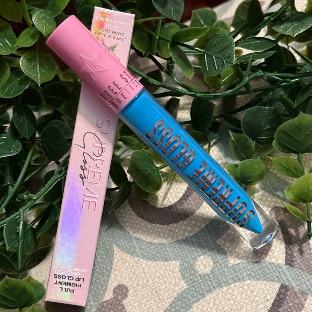 Jeffree Star bold blue